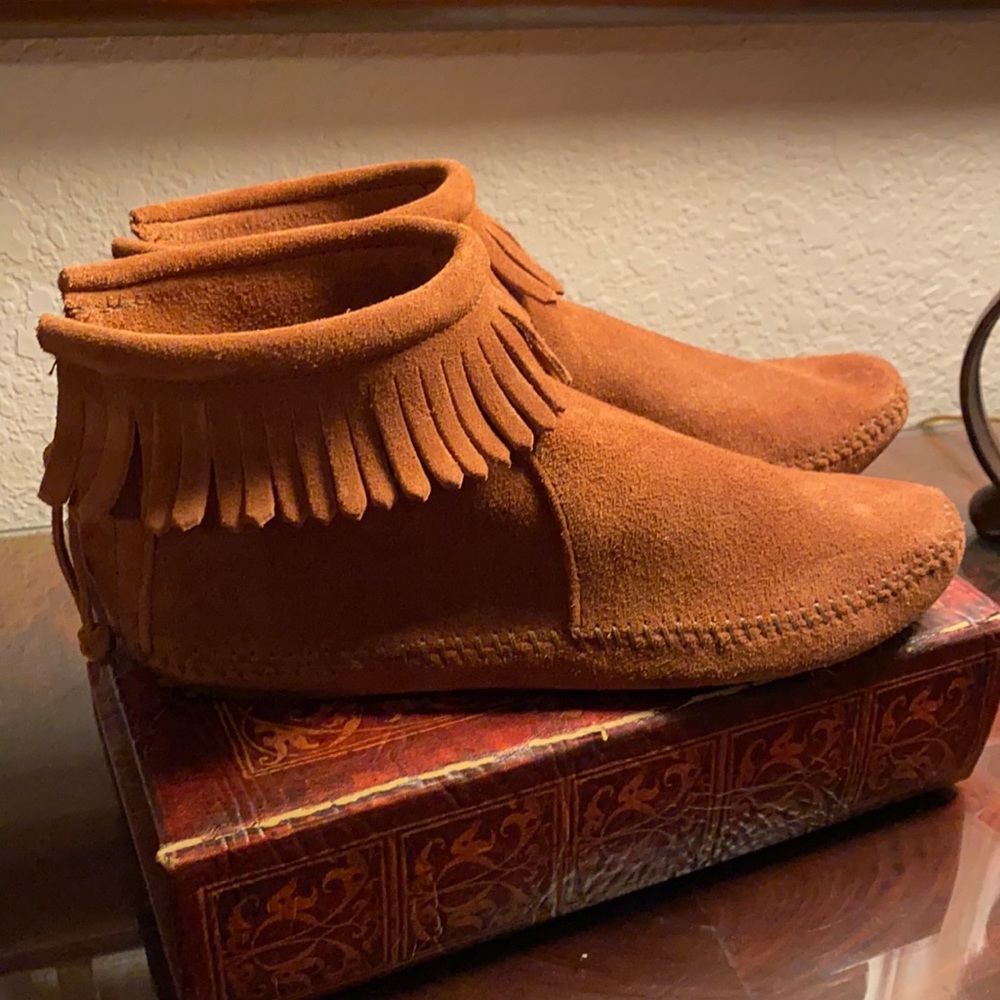 Minnetonka size 8